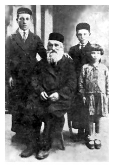 ryk606d.jpg Cantor Szlomo Sztamfater and his family [17 KB]