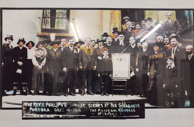Rev. Phillips with conregants 1916