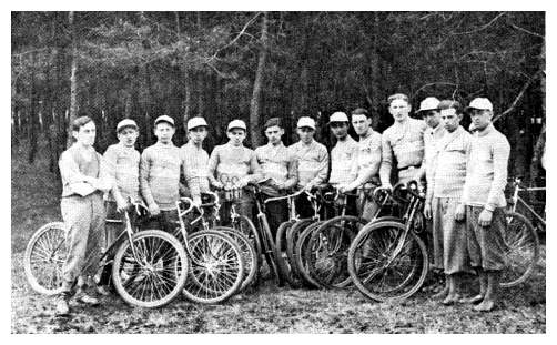 Sos593b.jpg [39 KB] - The Sosnowiec Maccabi bicycle riding team