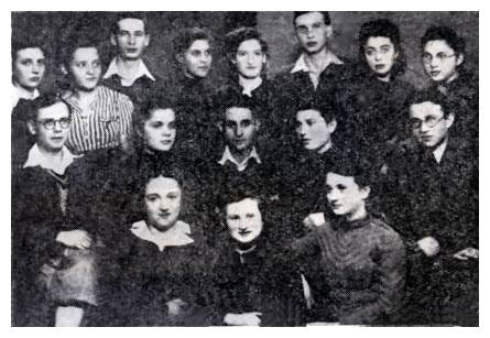 Sos613b.jpg [29 KB] - A group of youths from Sosnowiec